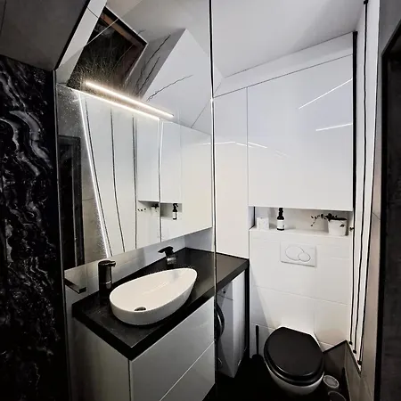 Kawalerka Z Bezplatnym Miejscem Parkingowym Apartment Warsaw Exterior photo